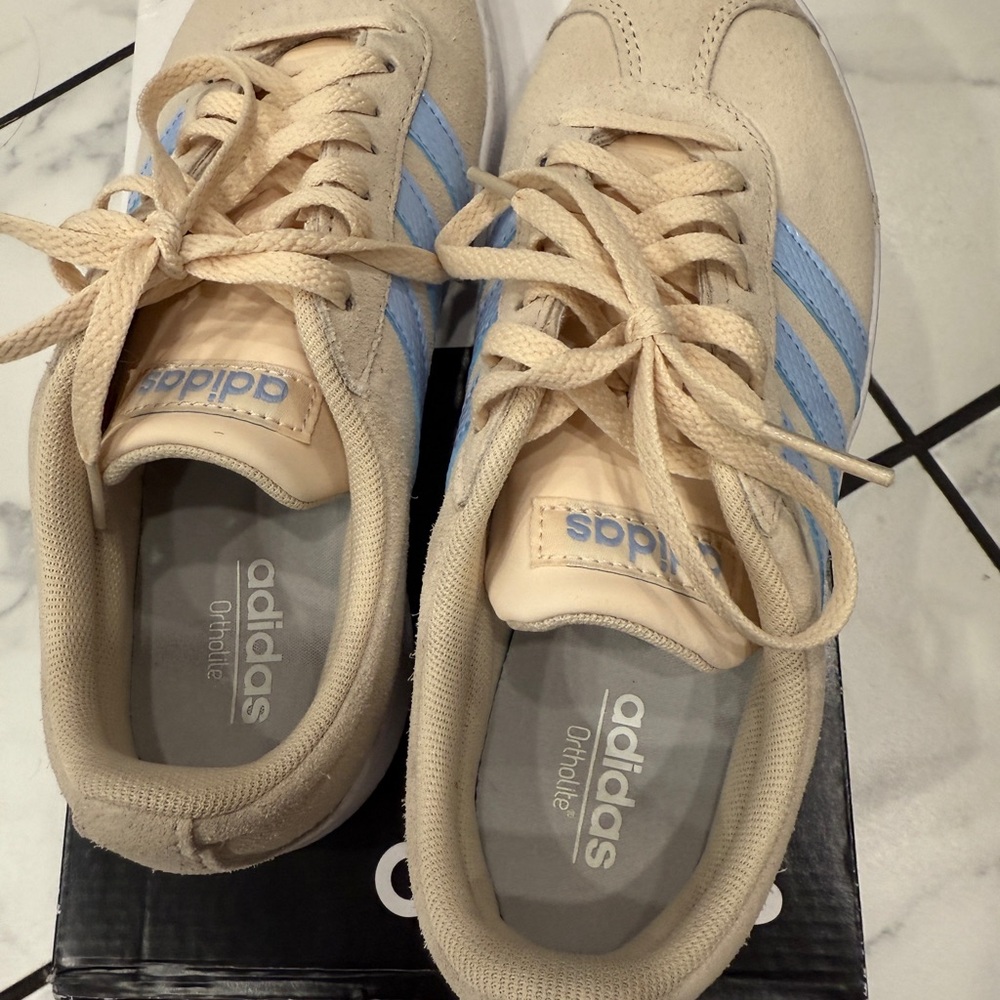 Adidas VL court 2.0 Cream and Light Blue Sneakers